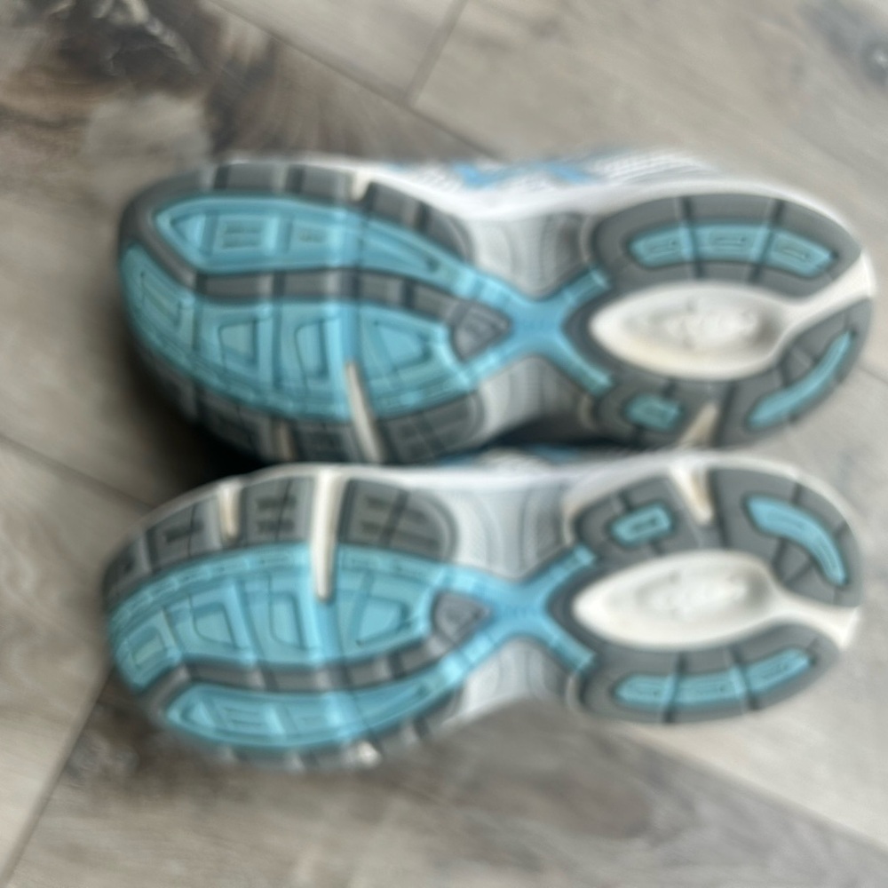Asics Boys Sneakers in Gray and Light Blue - Picture 8 of 16